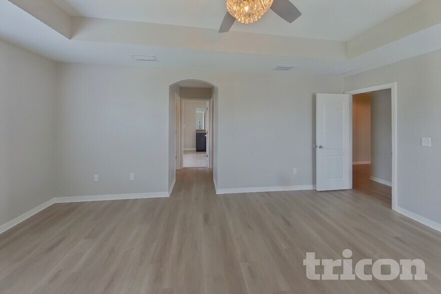Building Photo - 12317 Fairlawn Dr