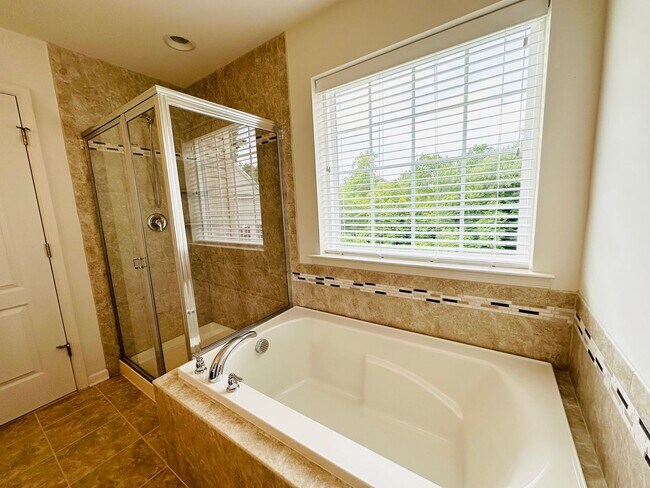 Building Photo - TOWNHOME AVAILABLE IN BALTIMORE CITY