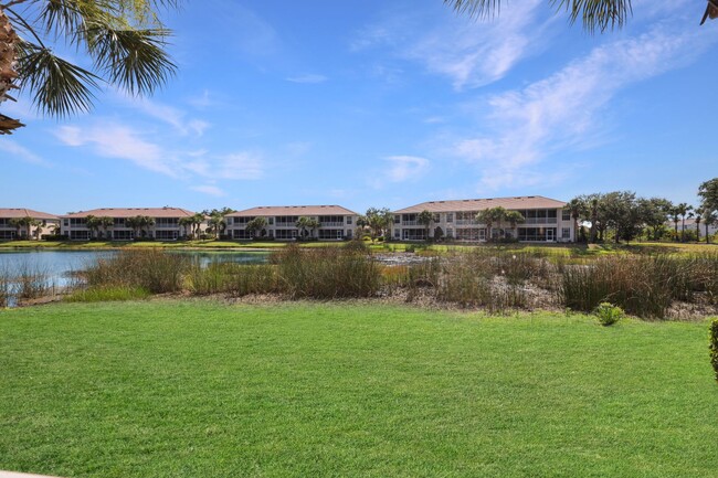 Building Photo - Spacious FURNISHED 3 Bed 2 Bath Condo In P...