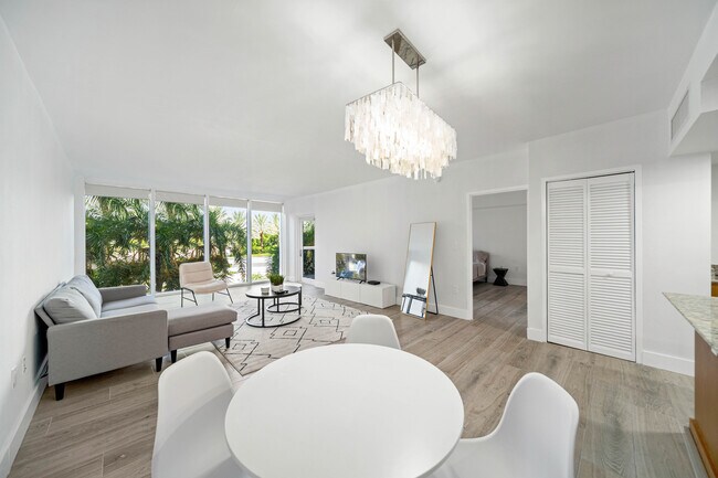 Building Photo - 10275 Collins Ave