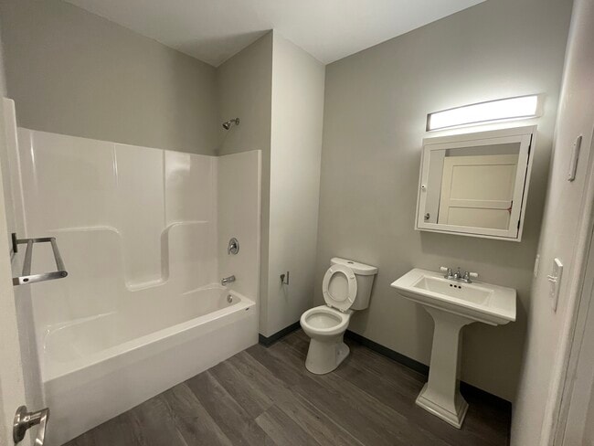 Building Photo - 1017 W Hamilton St