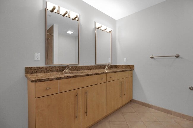 Building Photo - 100 E Gay St