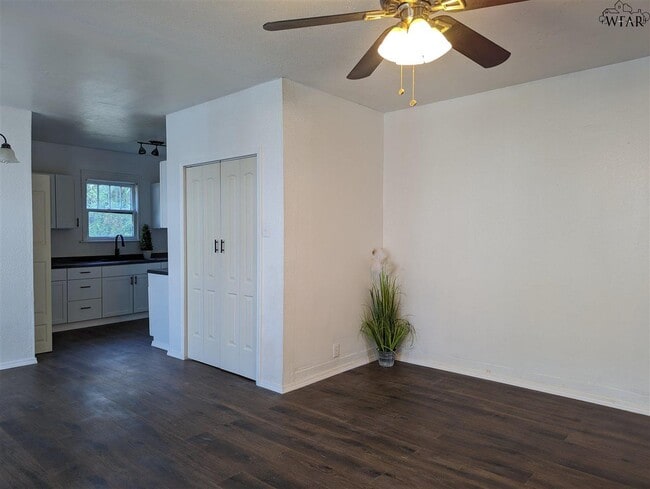 Building Photo - 1805 Tilden St