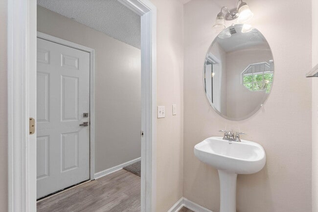 Building Photo - 183 Swaying Pine Ct