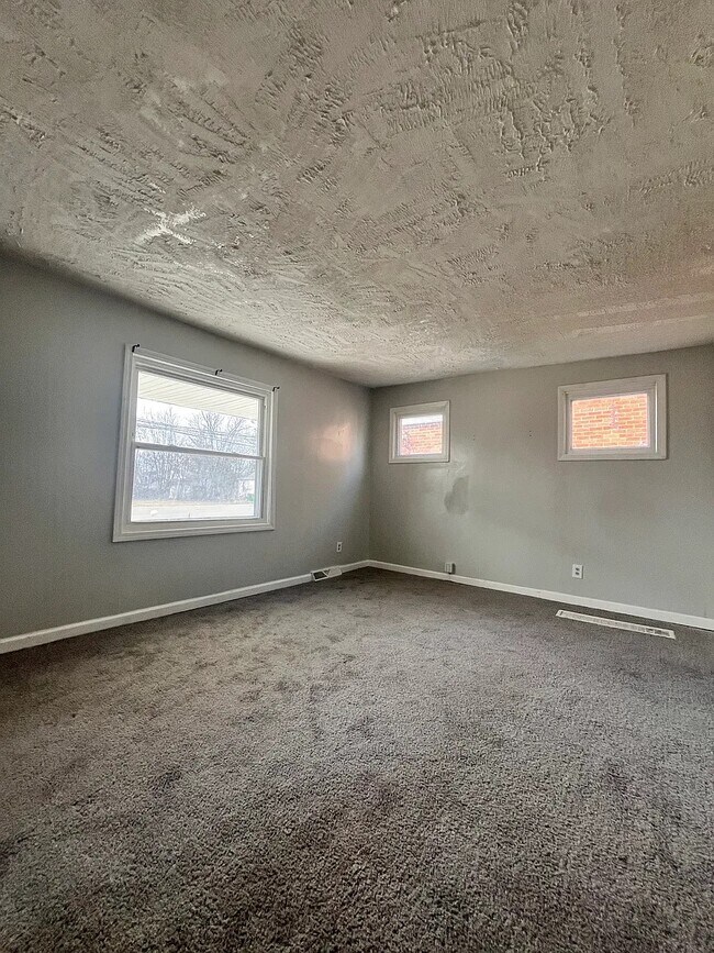 Building Photo - 4679 E 144th St