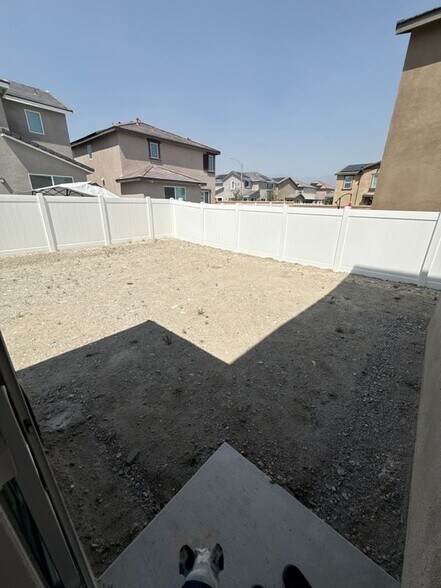 Building Photo - 2448 Powell Dr