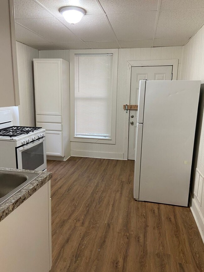 Building Photo - 2300 Montgall