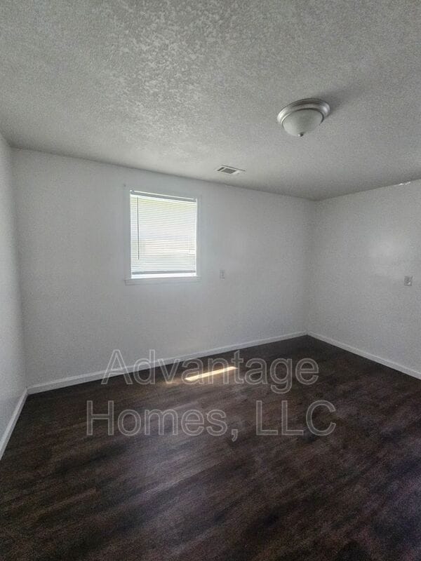 Building Photo - 746 N 70th St