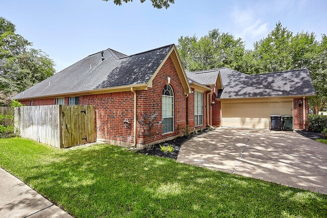 Building Photo - 6734 Wildacre Dr