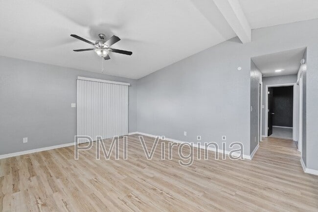 Building Photo - 1021 Mineola Dr