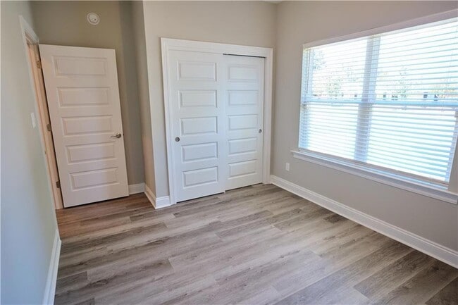 Building Photo - 8561 Clarke Rd