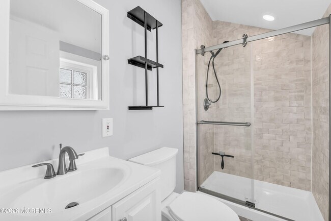 Building Photo - 2 Bedle Pl