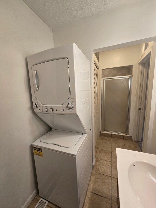 Building Photo - 811 Marvin St