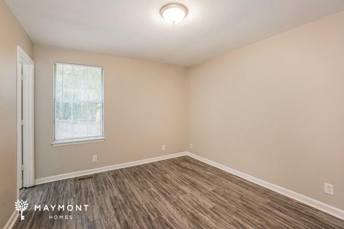 Building Photo - 379 Donna Dr