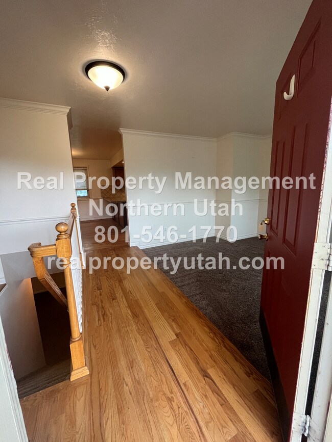 Building Photo - Large 5 Bedroom Home In Farmington Availab...
