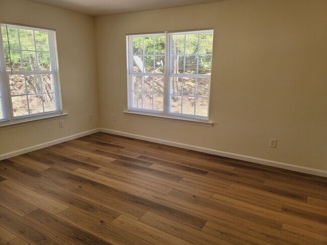 Building Photo - 1852 Horseshoe Dr