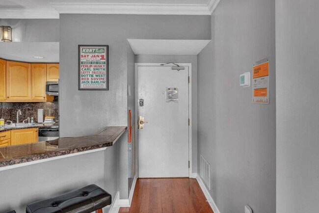 Building Photo - 11 Music Square E