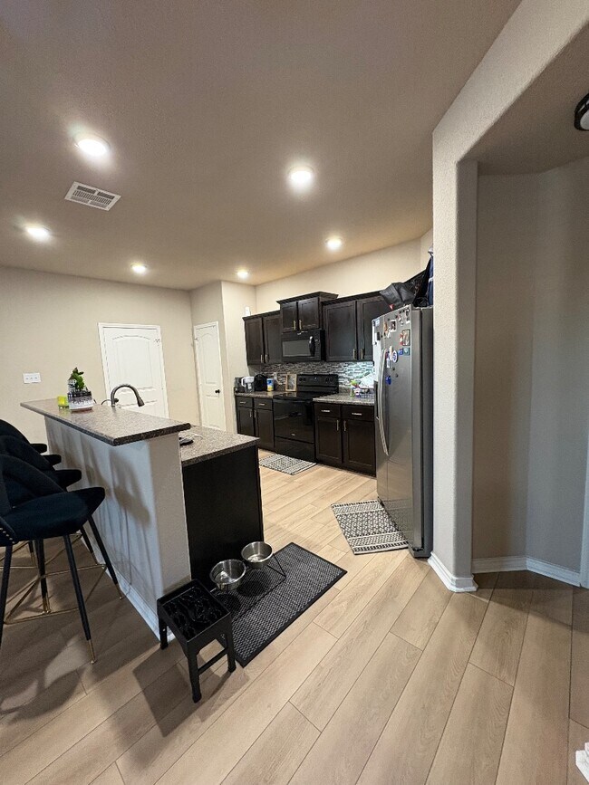 Building Photo - 6708 Oliver Loving Dr