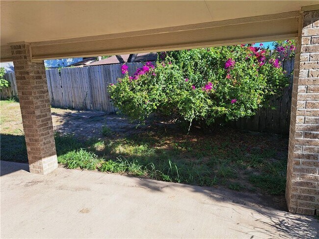 Building Photo - 2813 Hawk Ct