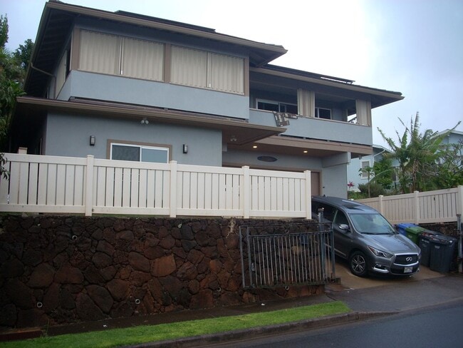 Building Photo - Halekoa Drive 1/1