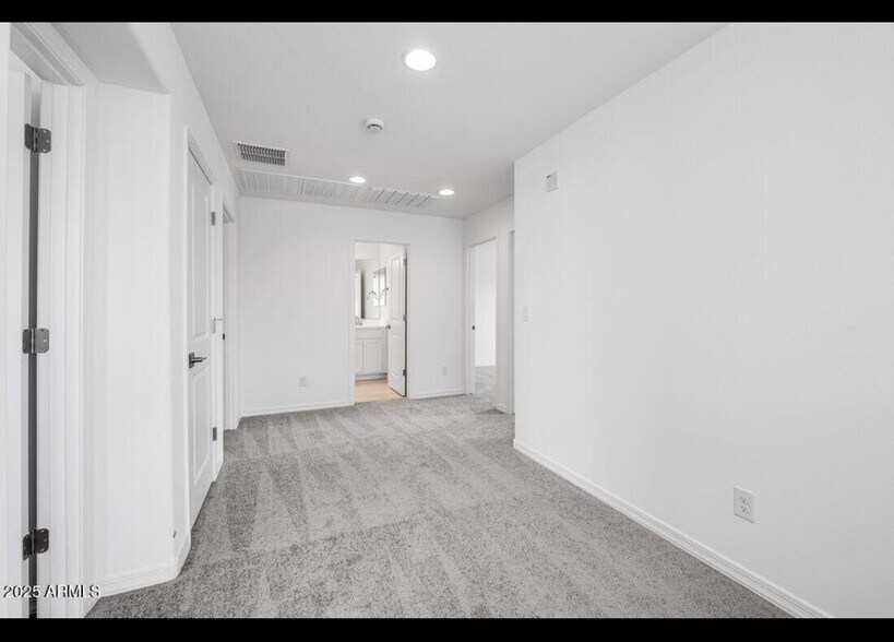 Building Photo - 14663 W Sand Hills Rd