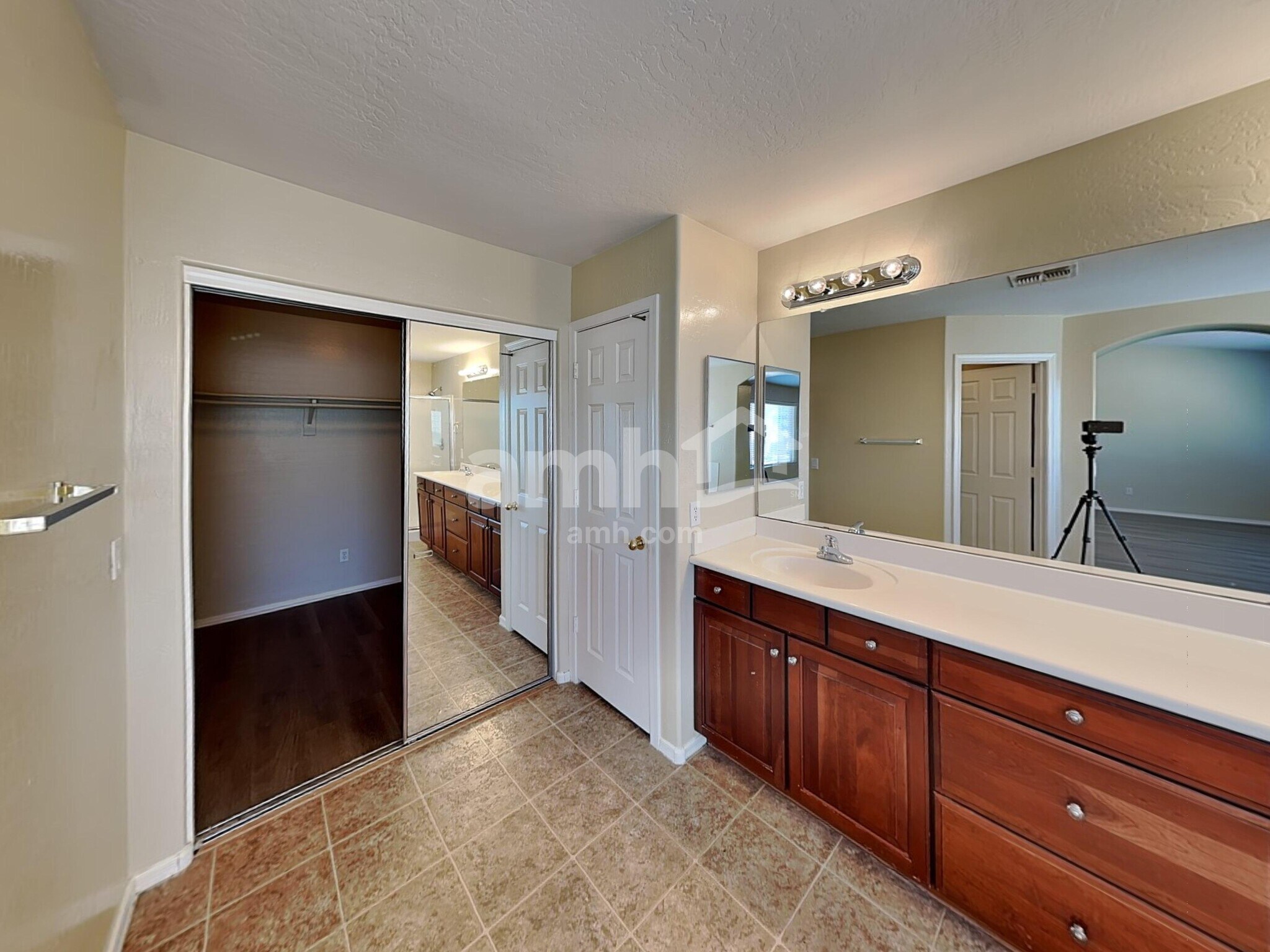 Building Photo - 15018 W Aster Dr