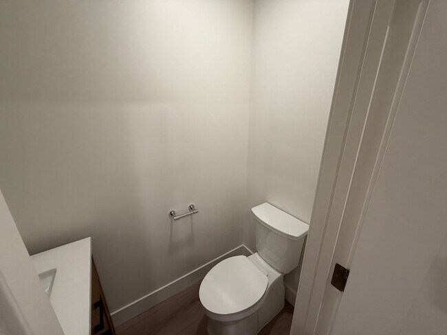 Building Photo - 435 Pine Meadows Dr