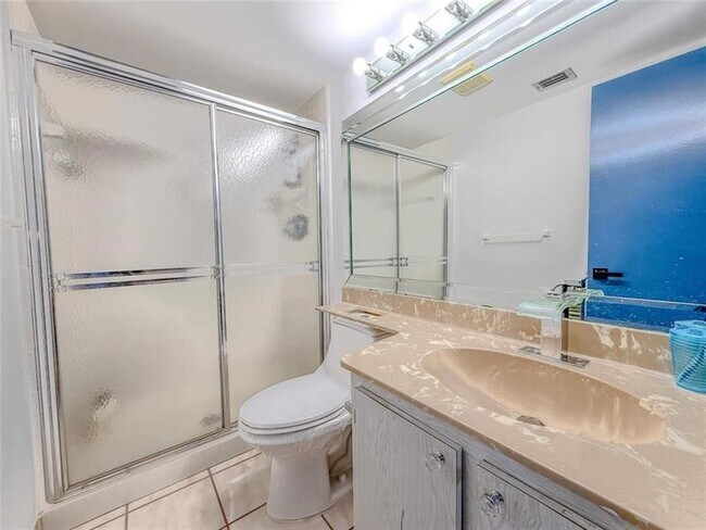 Building Photo - 301 Knotty Pine Cir