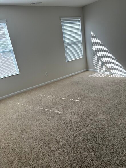 Building Photo - 1842 Swan Dr