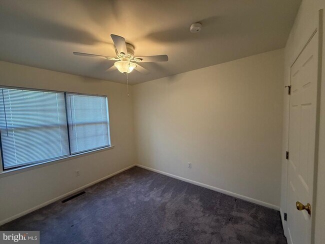 Building Photo - 131 Redwood Dr