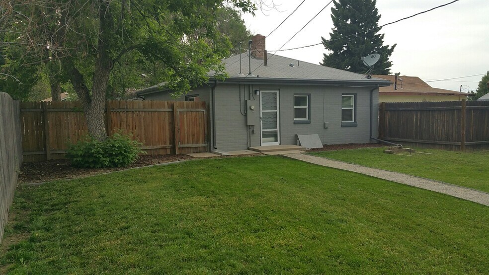 Backyard 2 - 4362 Depew St