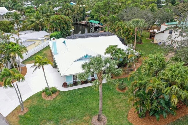 Building Photo - 1232 SW Knollwood Dr