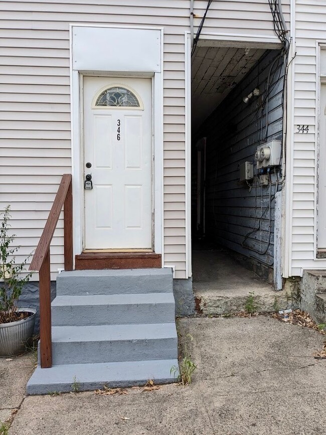 Building Photo - 346 39th St