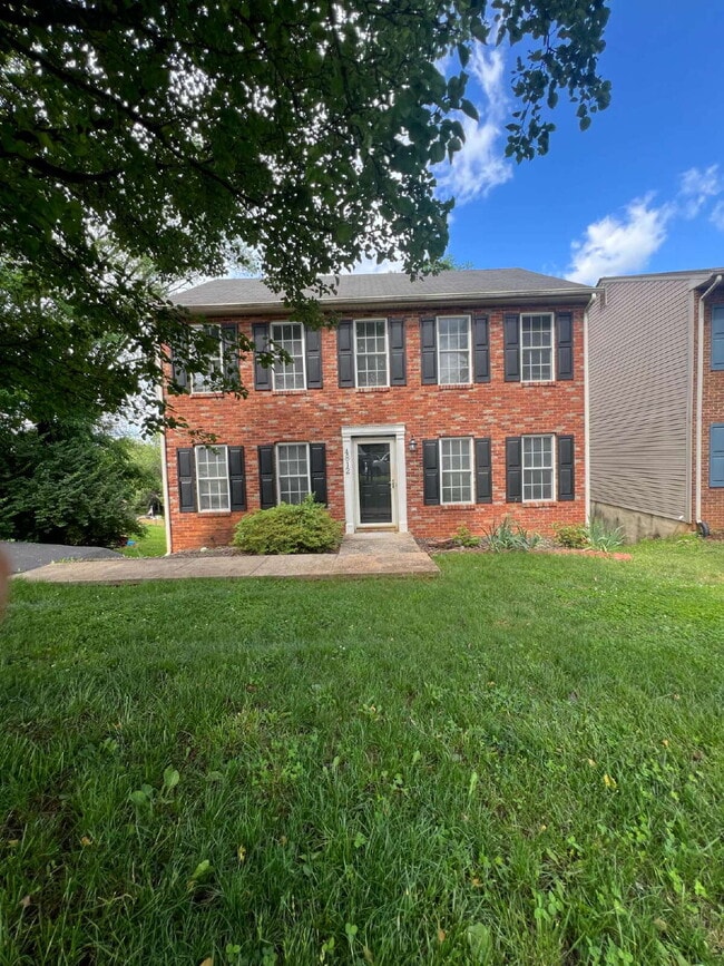 Primary Photo - 3 Bdrm / 2.5 Bath House Available Now!!! N...