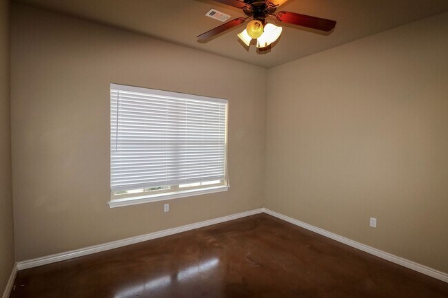 Building Photo - 3017 Stallion Dr