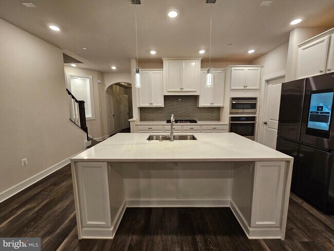 Building Photo - 2502 Vivaldi Ln