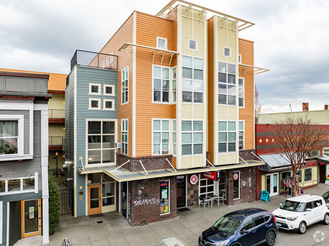 Building Photo - Hank Reardon Plaza