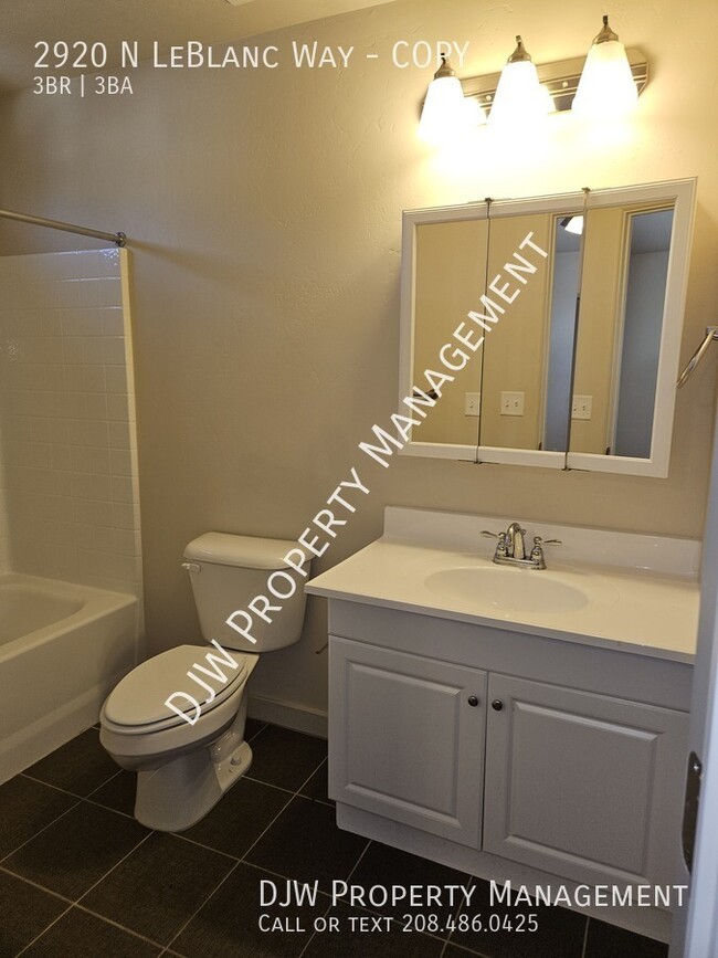 Building Photo - 3 Bed w/Ensuite Bath PLUS Guest Bath, Fire...