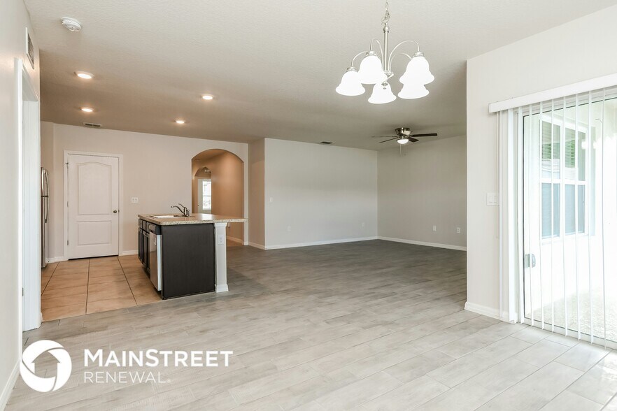 Building Photo - 703 Kindred Ln