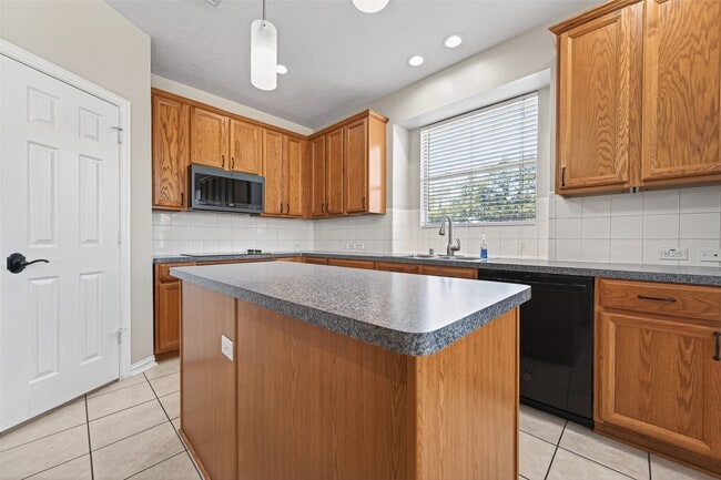 Building Photo - 12414 Montebello Manor Ln