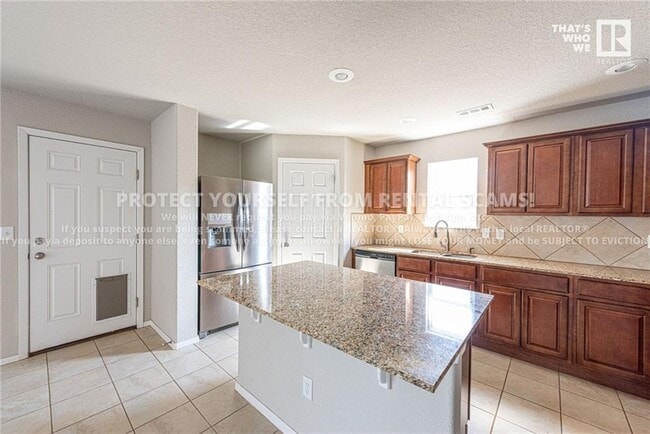 Building Photo - 2712 Wyandotte Ave