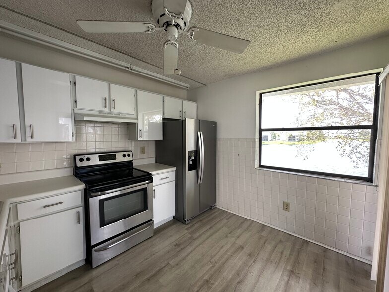 Building Photo - 1024 S Independence Dr