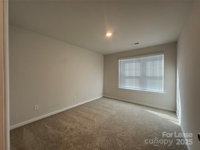 Building Photo - 403 Wescott St