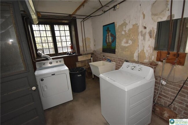 Building Photo - 408 Clinton Terrace