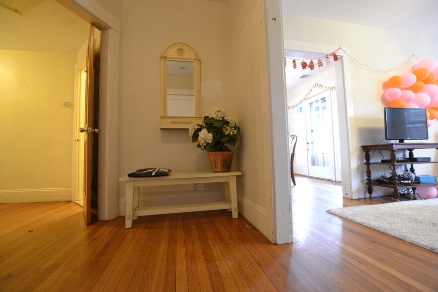 Building Photo - 207 Chestnut Ave