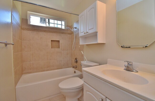 Building Photo - $4,390 4 BEDROOM GORGEOUS REMODELED SAN RA...