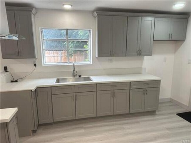 Building Photo - 3bed/1bath -- RENT TO OWN/SELLER FINANCE O...