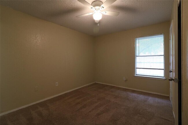 Building Photo - 1616 Windsong Ln