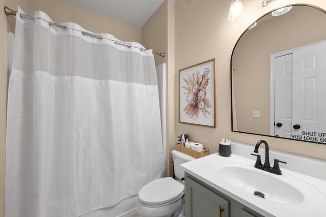 Building Photo - Spacious 5 Bedroom/3 Bath Home with Basement!