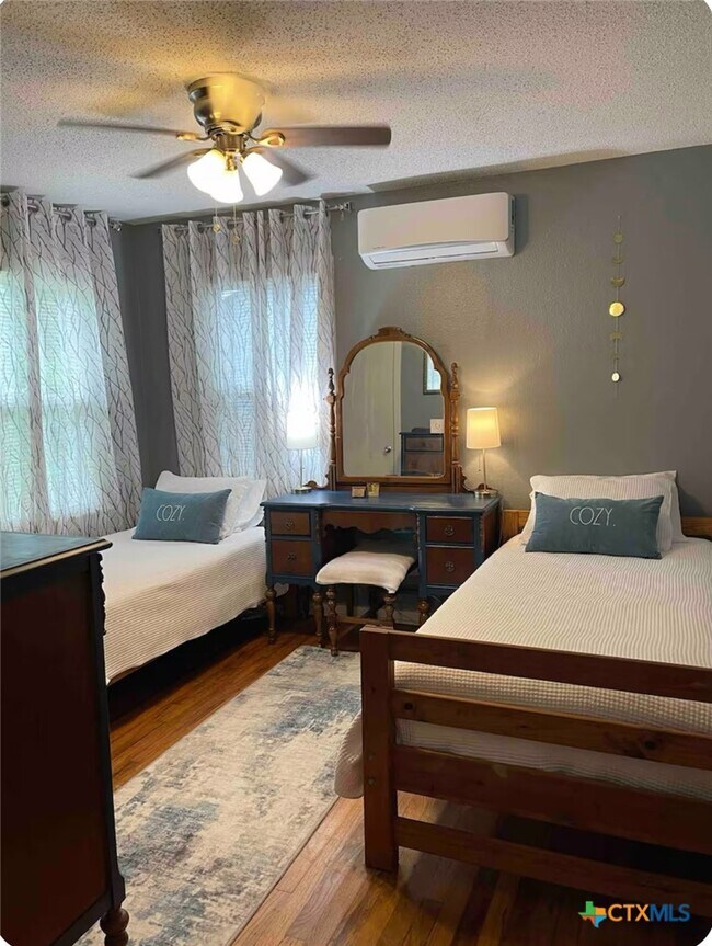 Building Photo - 284 Perryman St